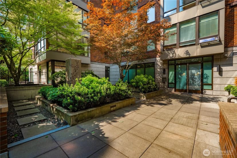 Property photo for 4547 8th Avenue Ne #504, Seattle photo 7