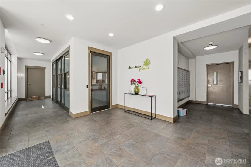 Property photo for 4547 8th Avenue Ne #504, Seattle photo 25