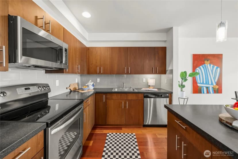 Property photo for 4547 8th Avenue Ne #504, Seattle photo 17