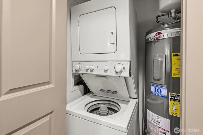 Property photo for 4547 8th Avenue Ne #504, Seattle photo 24