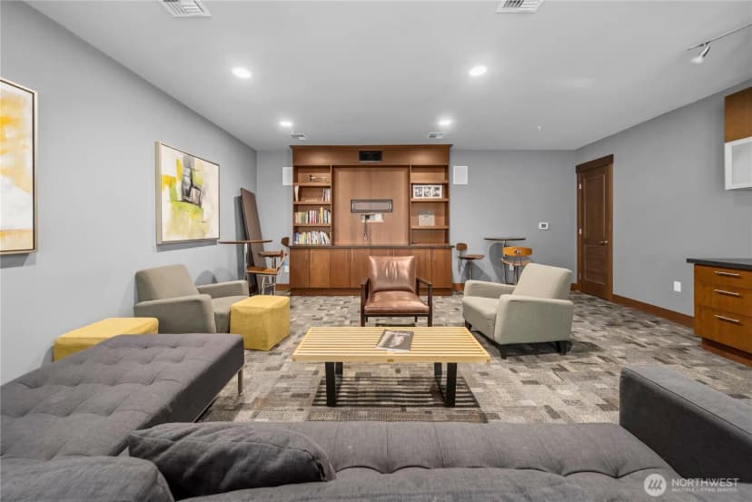 Property photo for 4547 8th Avenue Ne #504, Seattle photo 10