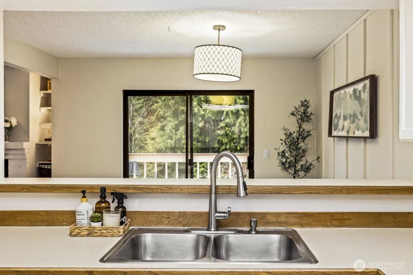 Property photo for 16014 Village Green Drive Se #c, Mill Creek photo 10