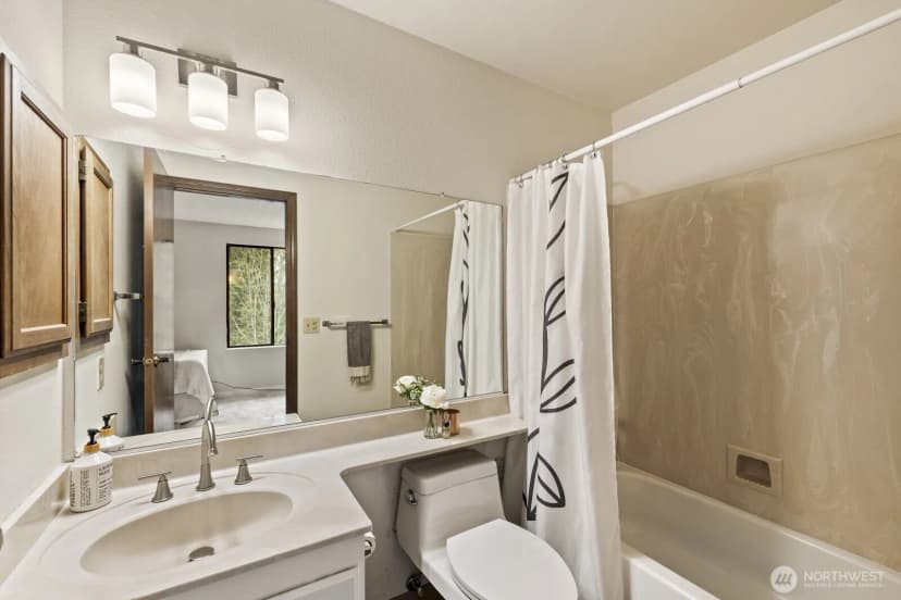 Property photo for 16014 Village Green Drive Se #c, Mill Creek photo 18