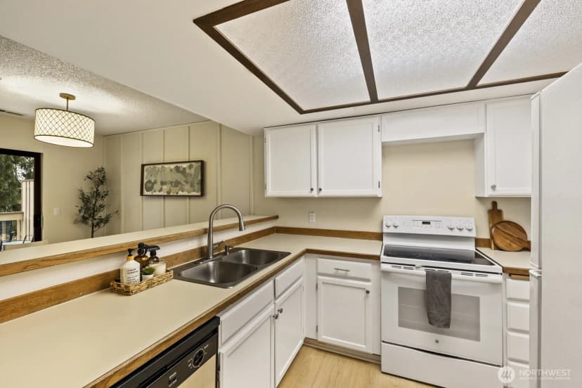 Property photo for 16014 Village Green Drive Se #c, Mill Creek photo 9