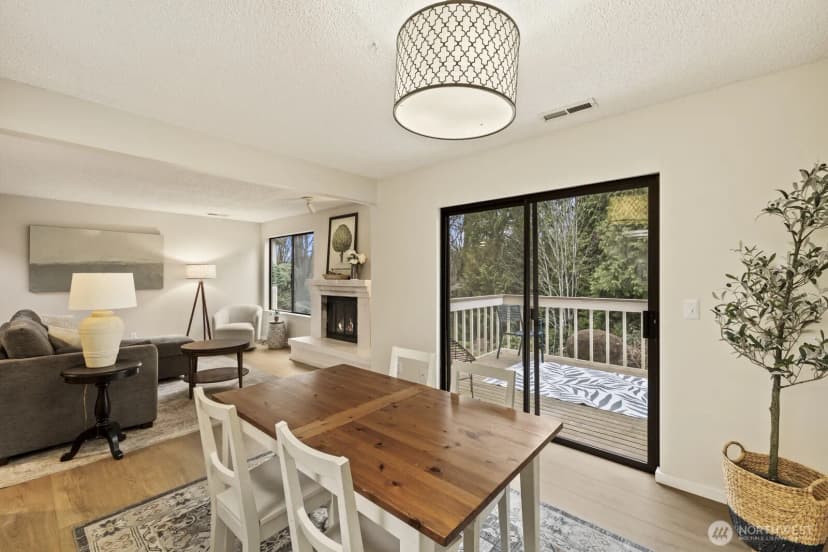 Property photo for 16014 Village Green Drive Se #c, Mill Creek photo 6