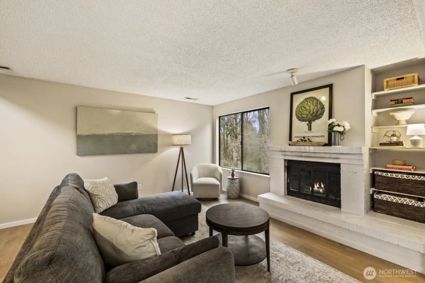 Property photo for 16014 Village Green Drive Se #c, Mill Creek photo 5
