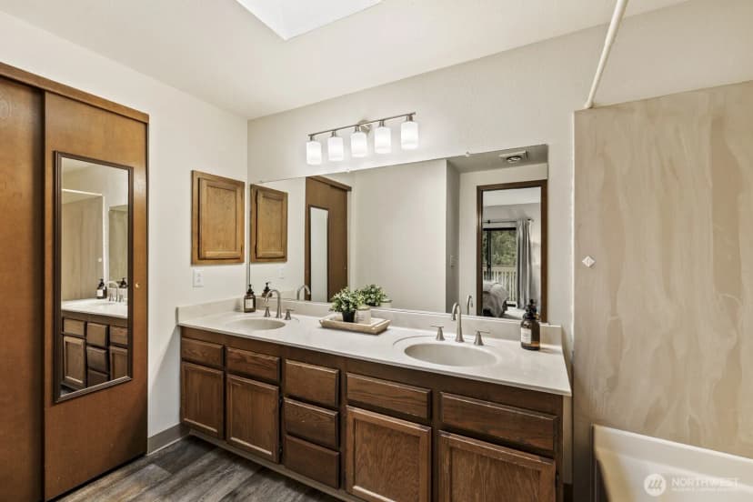Property photo for 16014 Village Green Drive Se #c, Mill Creek photo 14