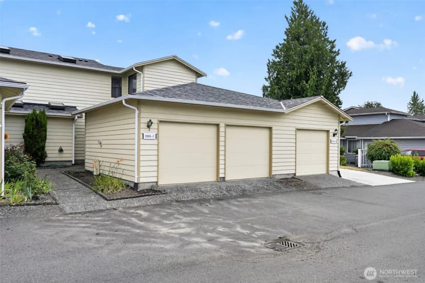 Property photo for 25028 110th Avenue Se #c, Kent photo 32