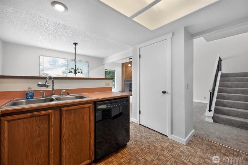 Property photo for 25028 110th Avenue Se #c, Kent photo 10