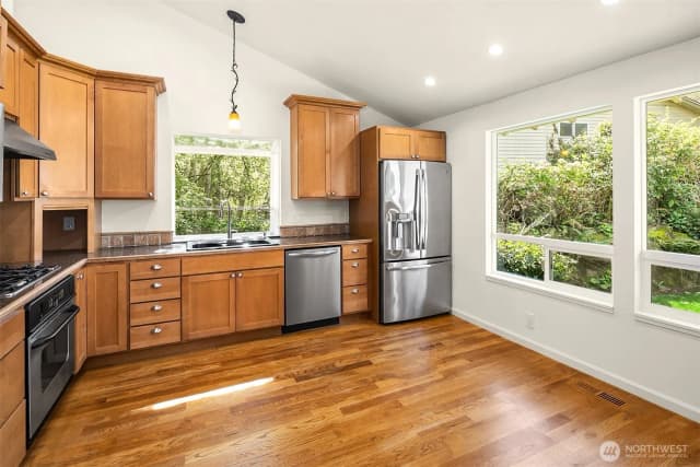 Property photo for 14236 95th Avenue Ne, Kirkland photo 3