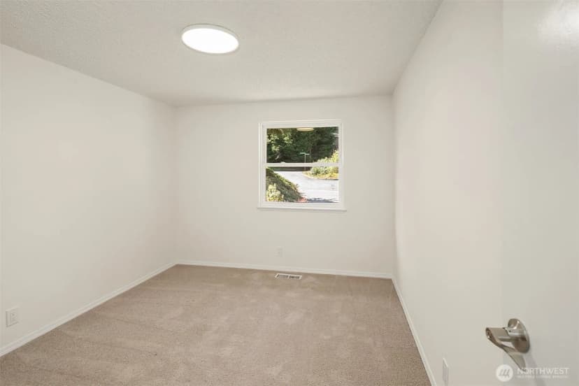 Property photo for 14236 95th Avenue Ne, Kirkland photo 11