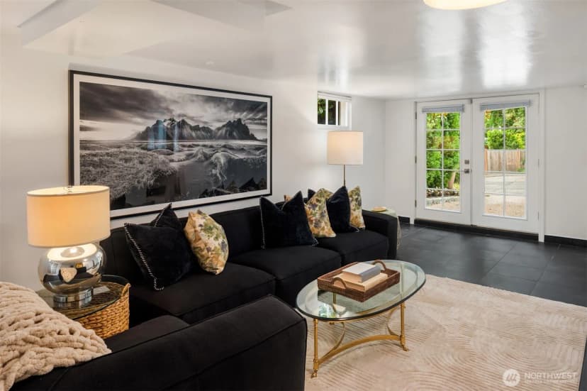 Property photo for 10303 15th Avenue Ne, Seattle photo 18