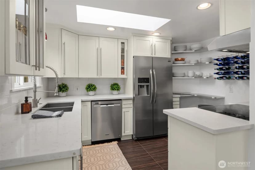 Property photo for 10303 15th Avenue Ne, Seattle photo 5