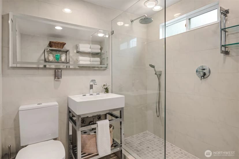 Property photo for 10303 15th Avenue Ne, Seattle photo 14