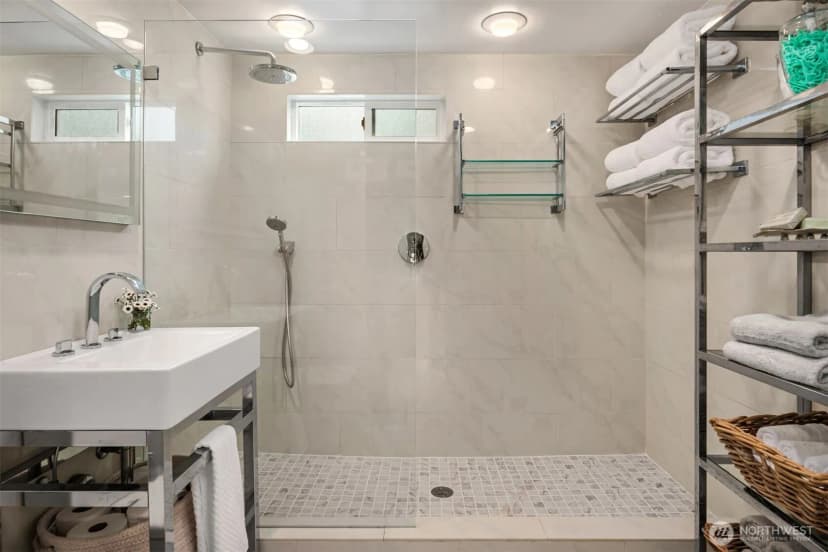 Property photo for 10303 15th Avenue Ne, Seattle photo 13