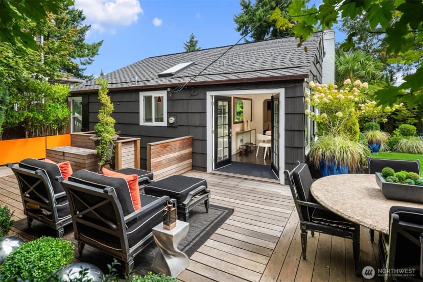 Property photo for 10303 15th Avenue Ne, Seattle photo 29