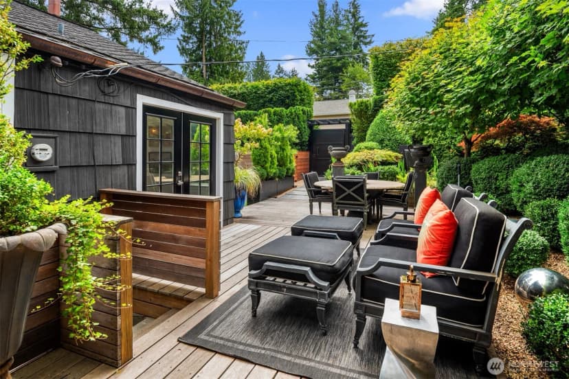Property photo for 10303 15th Avenue Ne, Seattle photo 28