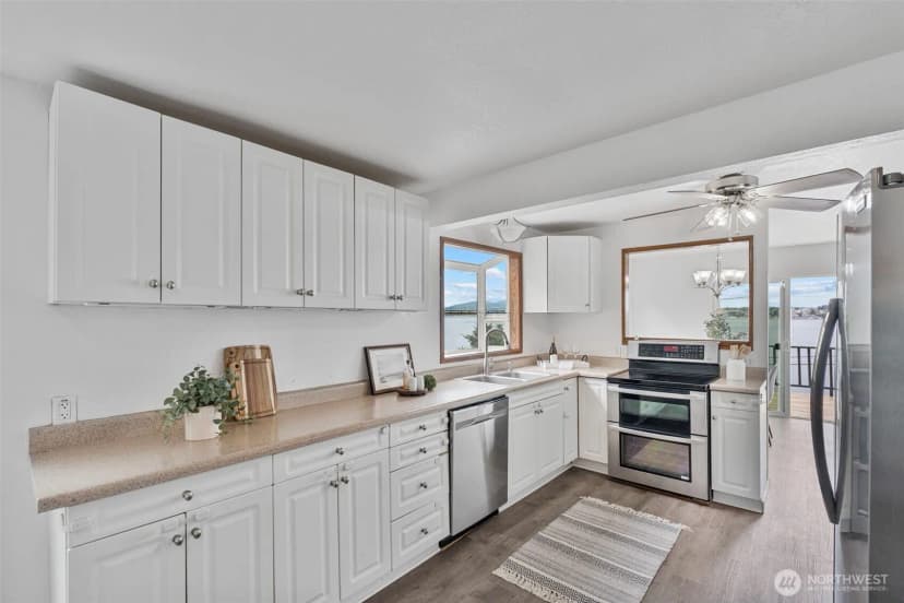 Property photo for 2485 Beach Drive E, Port Orchard photo 10