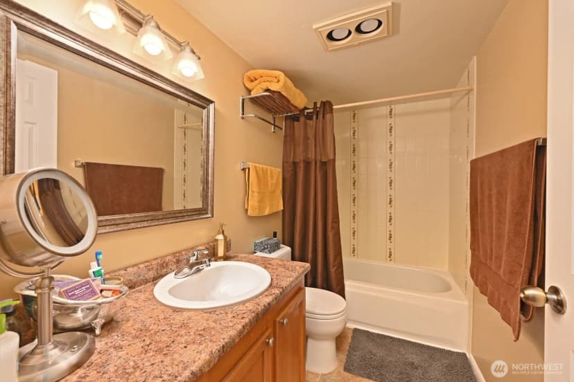 Property photo for 9416 1st Avenue Ne ##419, Seattle photo 24