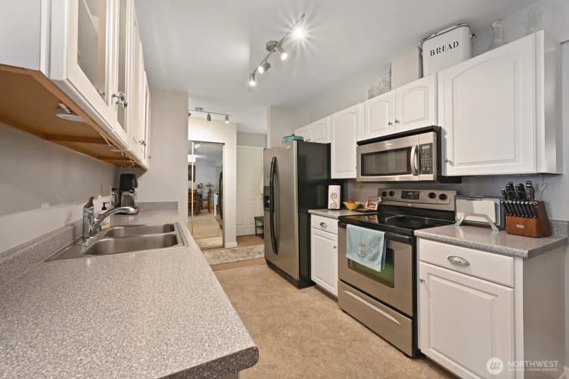 Property photo for 9416 1st Avenue Ne ##419, Seattle photo 11