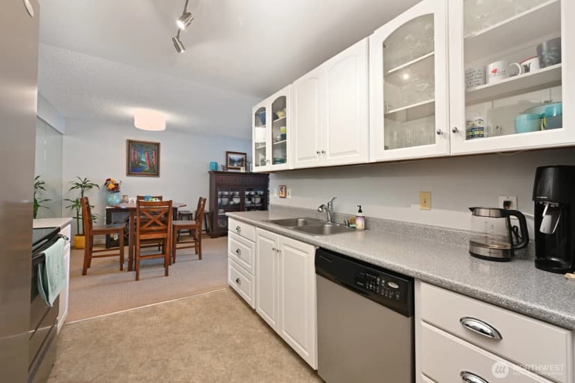 Property photo for 9416 1st Avenue Ne ##419, Seattle photo 12
