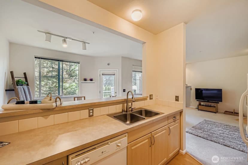 Property photo for 13000 Admiralty Way #a205, Everett photo 14