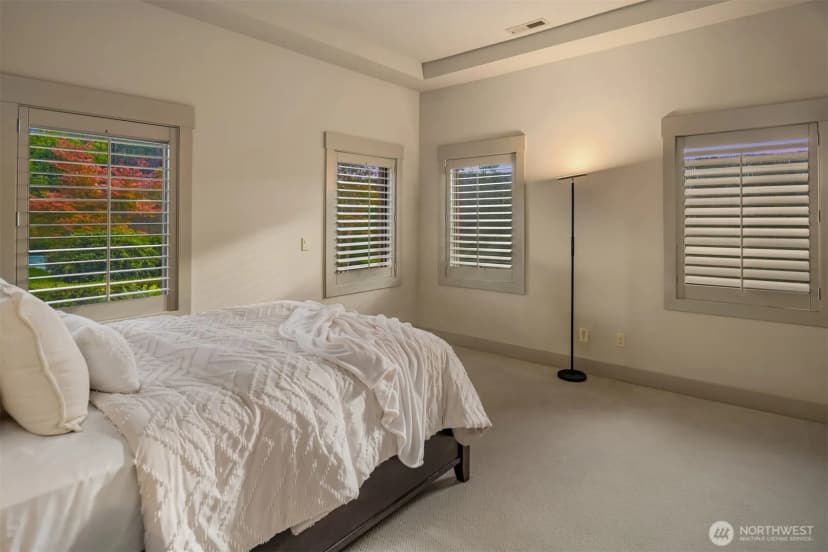 Property photo for 8635 Ne 19th Place, Clyde Hill photo 26