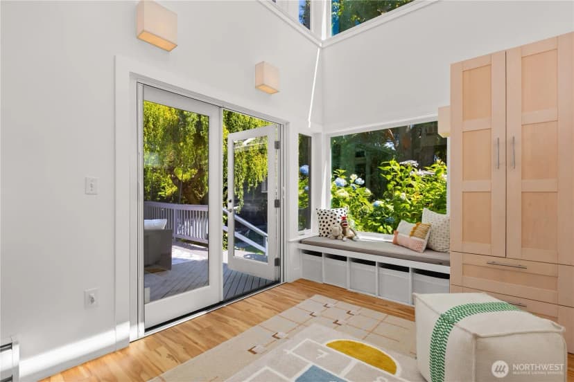 Property photo for 2568 28th Avenue W, Seattle photo 12