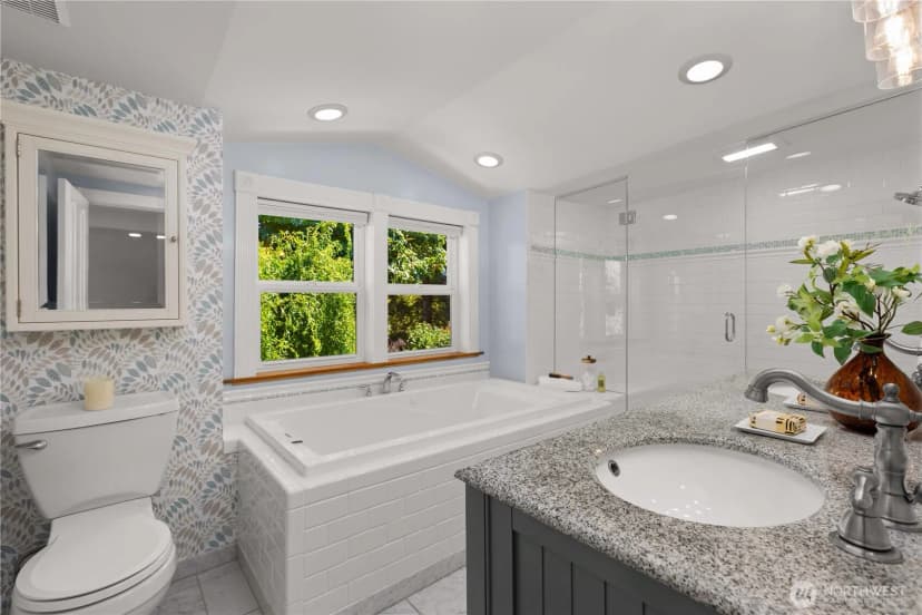Property photo for 2568 28th Avenue W, Seattle photo 17