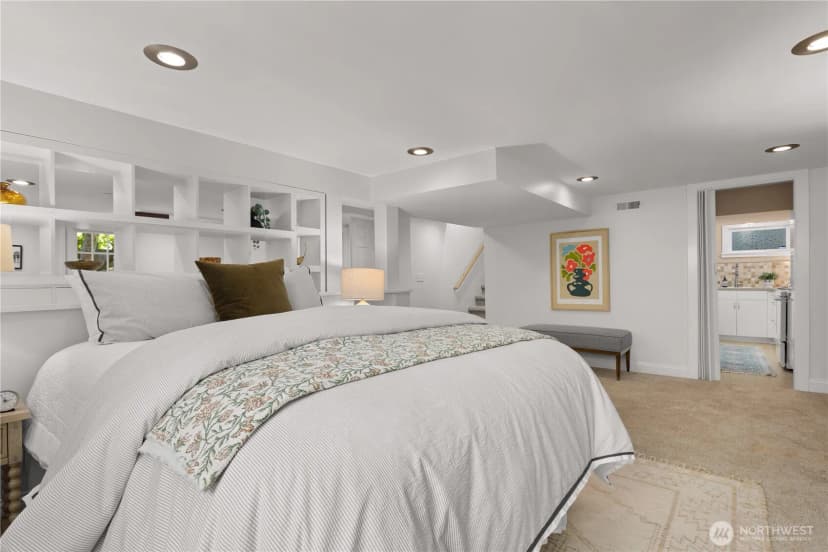 Property photo for 2568 28th Avenue W, Seattle photo 31