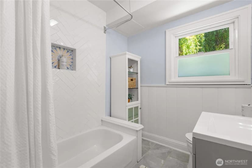 Property photo for 2568 28th Avenue W, Seattle photo 25