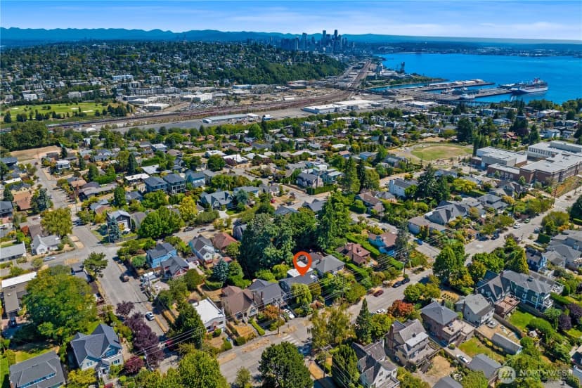 Property photo for 2568 28th Avenue W, Seattle photo 40