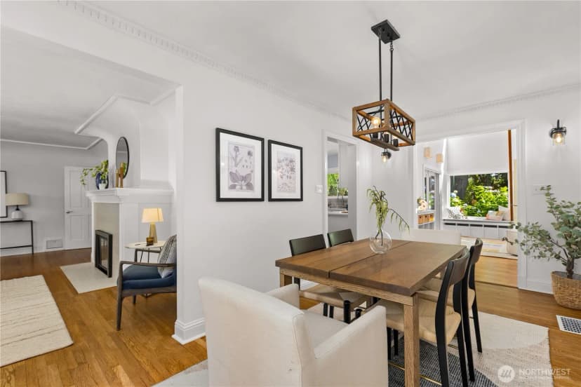 Property photo for 2568 28th Avenue W, Seattle photo 6