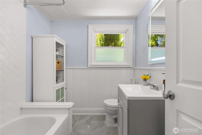 Property photo for 2568 28th Avenue W, Seattle photo 24