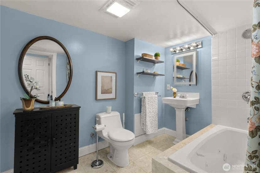 Property photo for 2568 28th Avenue W, Seattle photo 29