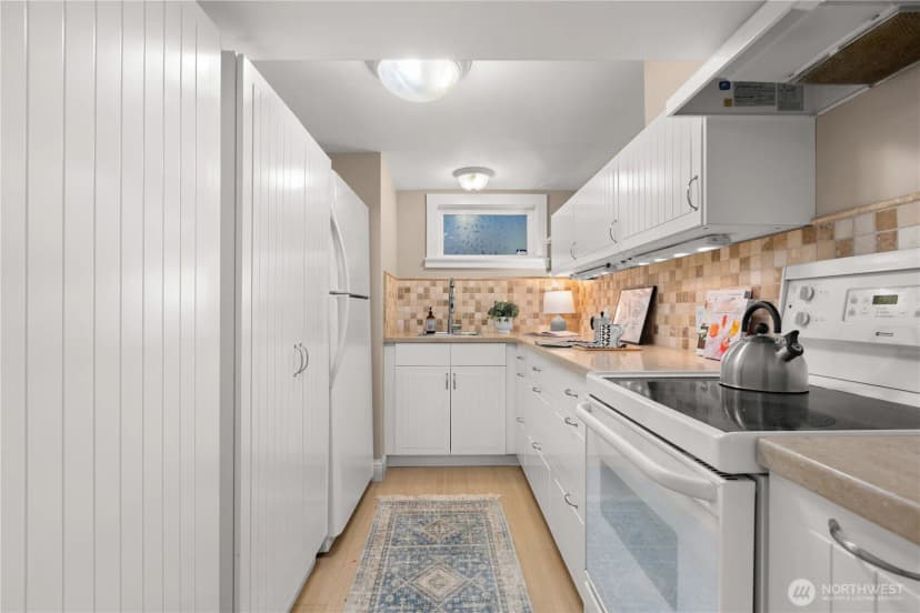 Property photo for 2568 28th Avenue W, Seattle photo 32