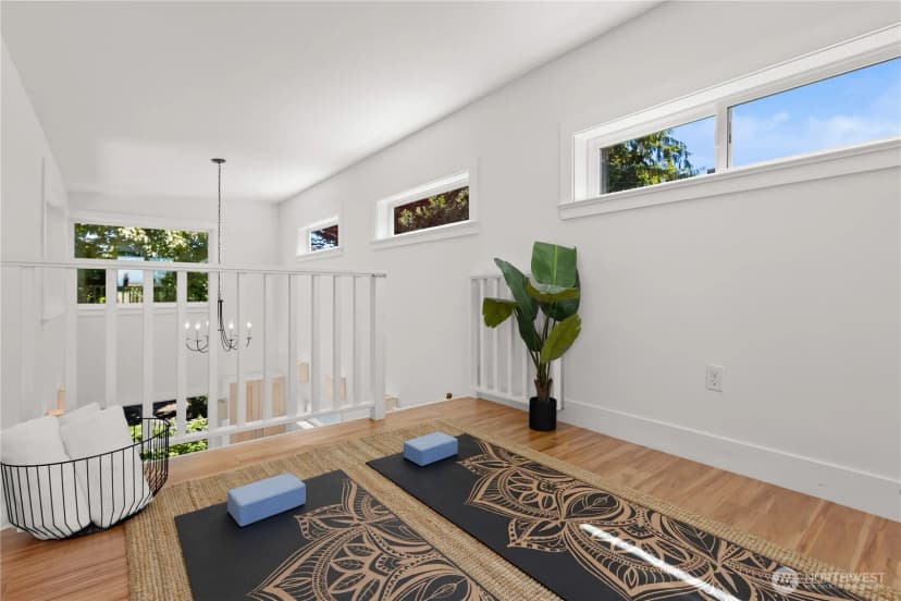Property photo for 2568 28th Avenue W, Seattle photo 14