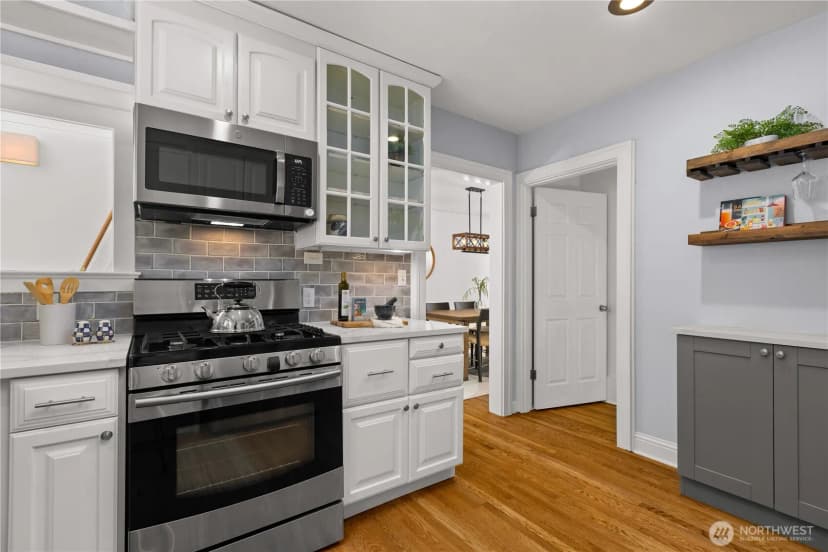 Property photo for 2568 28th Avenue W, Seattle photo 9