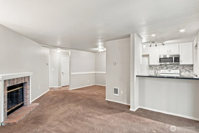 Property photo for 15433 Country Club Drive #e103, Mill Creek photo 5