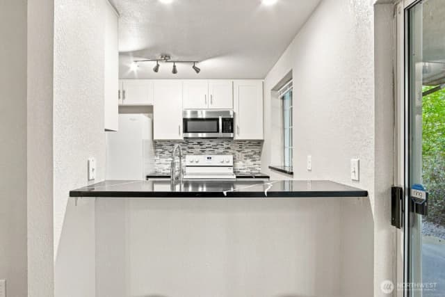 Property photo for 15433 Country Club Drive #e103, Mill Creek photo 4