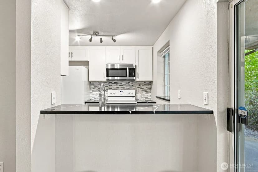 Property photo for 15433 Country Club Drive #e103, Mill Creek photo 4