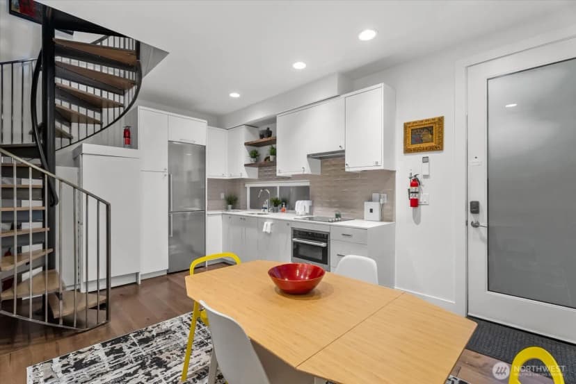 Property photo for 1116 13th Avenue #d, Seattle photo 6