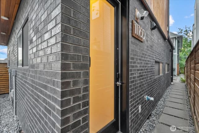 Property photo for 1116 13th Avenue #d, Seattle photo 2