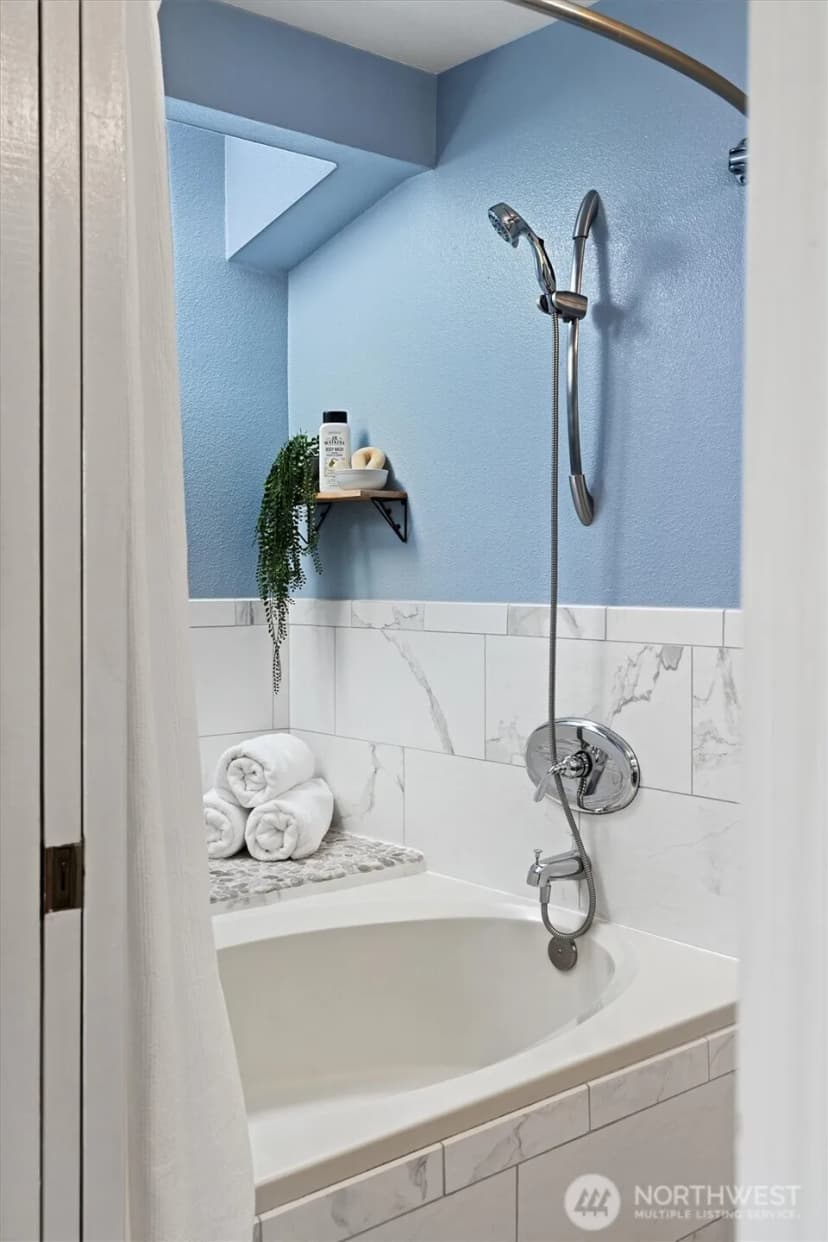 Property photo for 3802 25th Avenue W #4g, Seattle photo 13