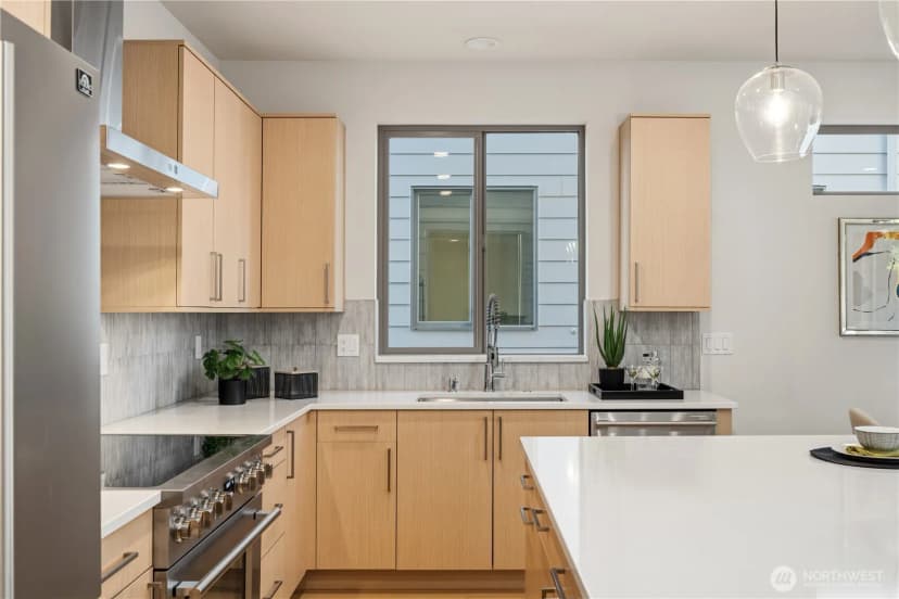 Property photo for 8229 Ne 128th Street, Kirkland photo 6