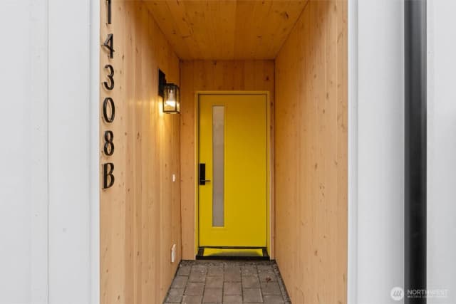 Property photo for 14308 B Roslyn Place N, Seattle photo 2