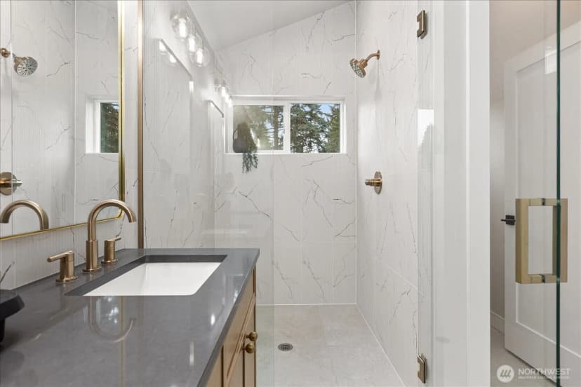 Property photo for 14308 B Roslyn Place N, Seattle photo 6