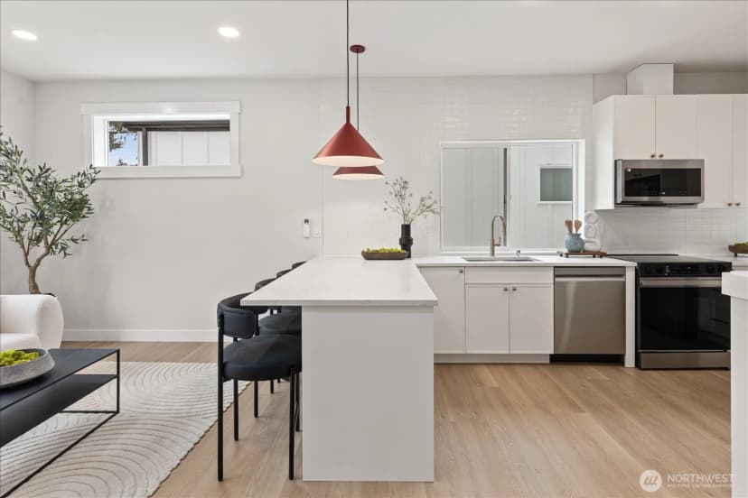 Property photo for 14308 B Roslyn Place N, Seattle photo 12