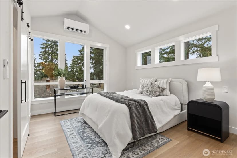 Property photo for 14308 B Roslyn Place N, Seattle photo 3