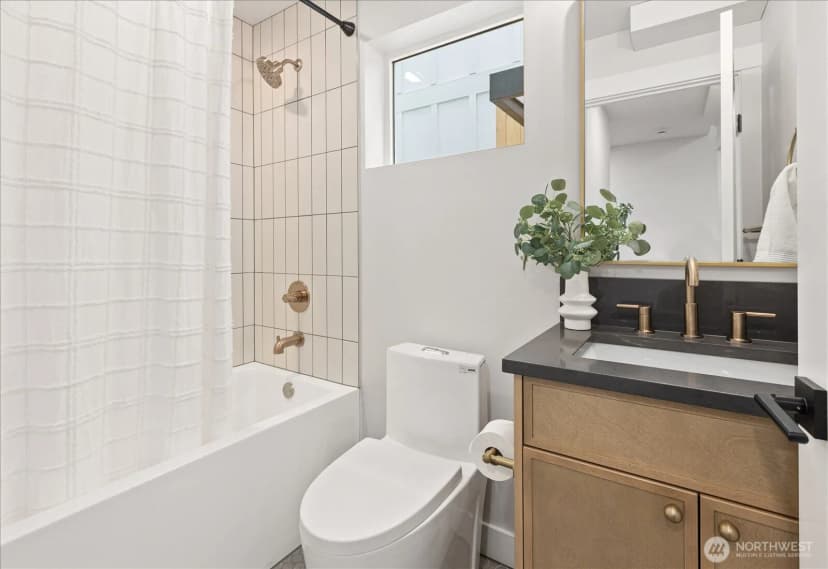 Property photo for 14308 B Roslyn Place N, Seattle photo 16